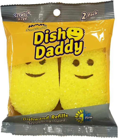 Gula rengöringssvampar med leende ansikten, märkta 'Dish Daddy' och 'Scrubbing Head,' i ett gult och grått paket.