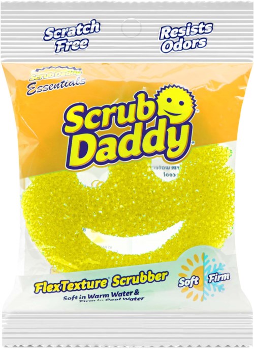 En gul skrubbande leksak med ett leende, i förpackning märkt "Scrub Daddy" för städning.