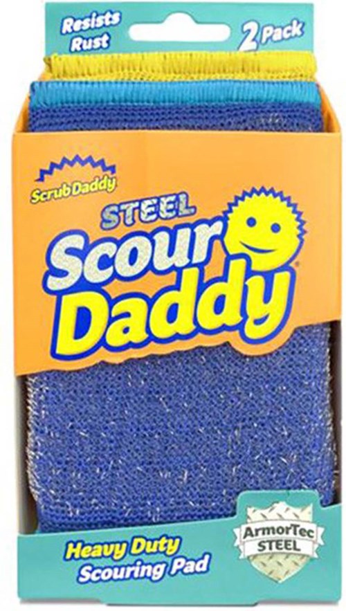 En låda innehåller två blå kraftiga skurdukar och två gula och blå rengöringsdukar. Lådan är märkt "Steel Scout Daddy".