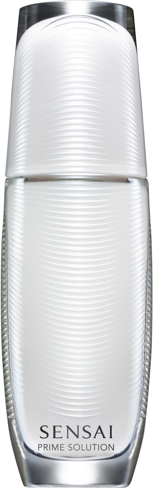Een witte fles met zilveren dop, gemarkeerd als Sensai Prime Solution, met getextureerde lijnen op het oppervlak.