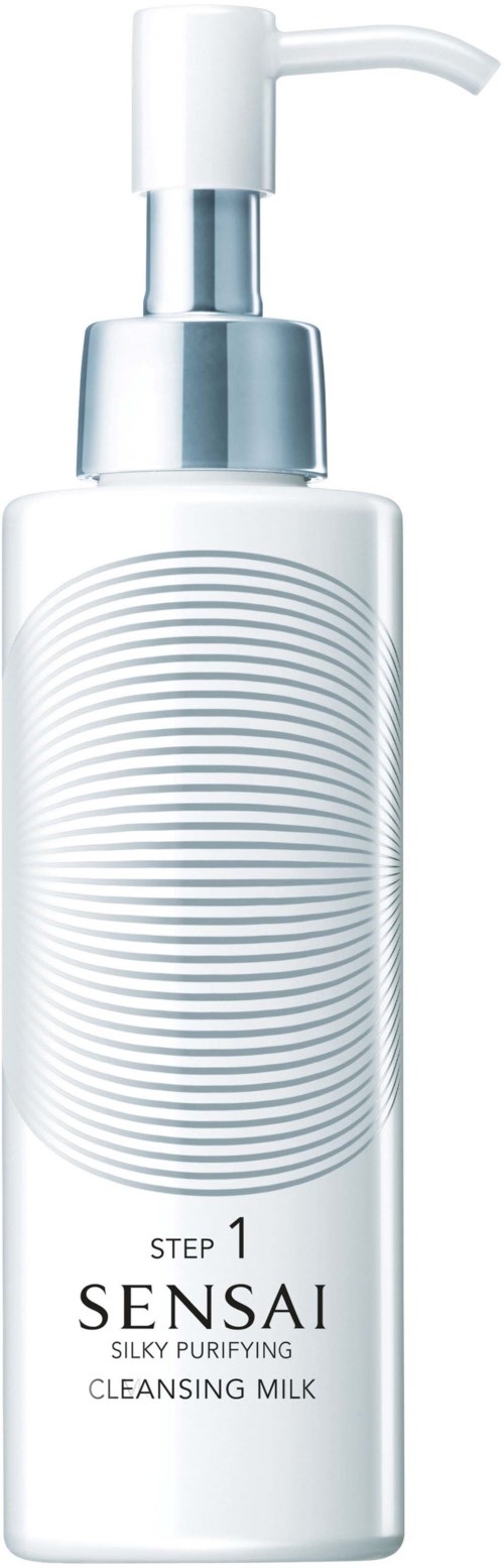 Een witte fles met pomp, gelabeld Sensai Silky Purifying Cleansing Milk, voor huidverzorging.