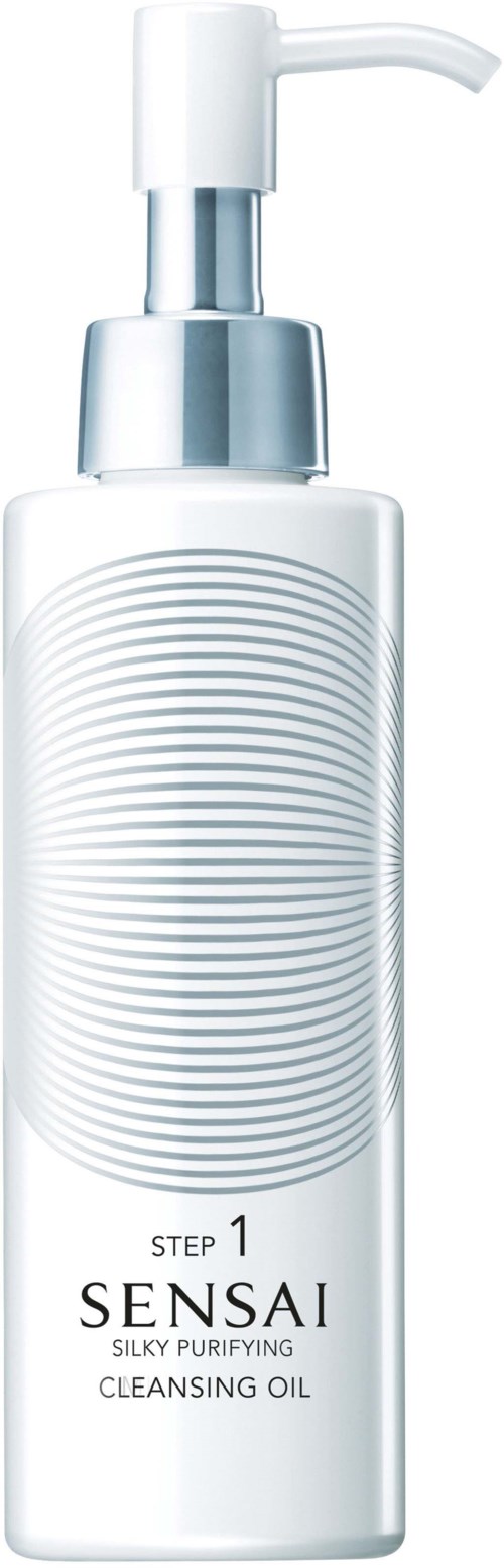 Een witte fles met pump bevat Sensai Silky Purifying Cleansing Oil. Het heeft een zilveren band en een ronde afbeelding op de voorkant.