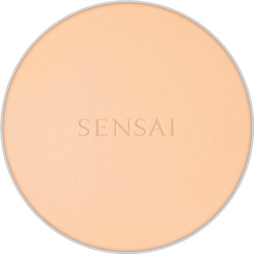 Ein runder, beiger Make-up-Produkt mit 'SENSAI' eingedrückt in der Mitte.