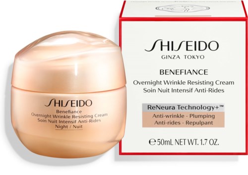 En burk med nattkräm från Shiseido i rött och vitt, för att minska rynkor och anti-aging.