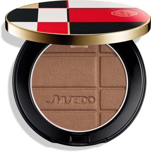 Komplett bronzer i kompaktform med Shiseido-logga, delad i fyra sektioner med olika matta bruna nyanser.