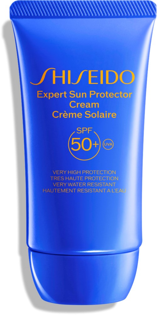 Blå tub med Shiseido solskyddsmedel med SPF 50+ för högt skydd, vattentålig, lämplig för solskydd.