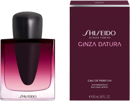 En parfymflaska med svart lock bredvid ett lila förpackningsbox för Shiseido Ginza Datura parfym.