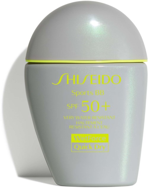 En silverflaska med gul text för Shiseido Sports BB SPF 50+ solskyddsmedel, utformad för snabb torkning.