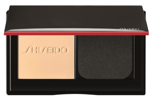 Pieni meikkilaatikko, jossa on puuteri ja sieni, Shiseido-merkkinen, musta ja punainen laita.