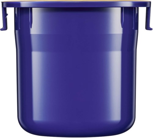 En stor blå plastbehållare med lock och handtag, används för förvaring eller blandning. Enkel design.