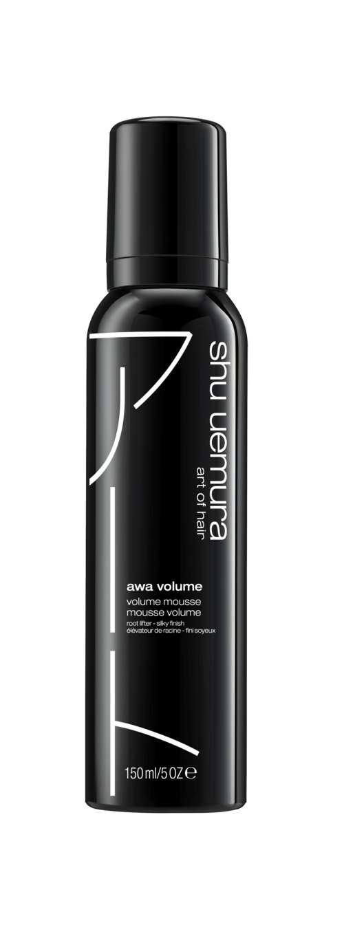 Eine schwarze Flasche Haarschaum mit der Aufschrift 'awapuha volume' und schwarzem Deckel, vor einem schwarzen Hintergrund.