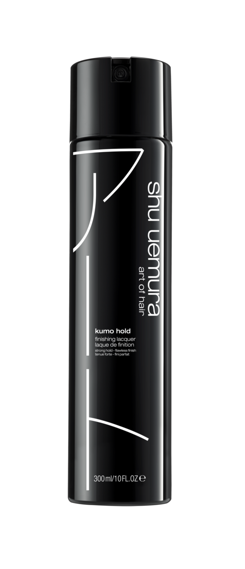 Eine schwarze Sprühdose mit weißen und grauen Texten und Design, gekennzeichnet Shu Uemura und Kumo Hold.