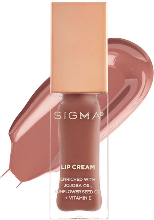 Et leppestift med beige hette, merket Sigma lip cream, med en prøve av den brune leppestiften bak.