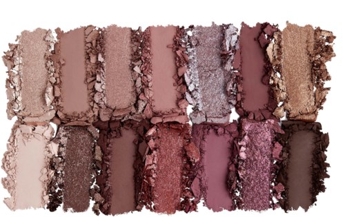 Een make-up pallet met 12 kapotte en vervaagde oogschaduwen in neutrale en roze tinten.