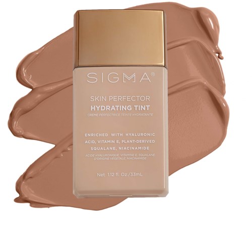 Eine Flasche Sigma Skin Perfector Hydrating Tint mit Farbmustern seiner beigen Flüssig-Make-up.