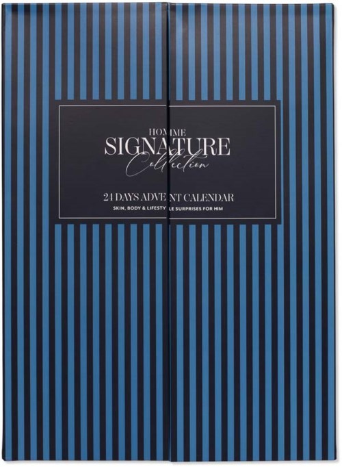 En blå randig 21-dagarsplanerare från Home Signature Collection för hud, kropp och livsstil. Etiketten visar att den innehåller en kalender.