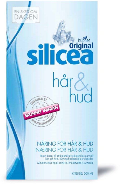 Lichtblauwe doos met witte en donkerblauwe tekst, met Silicea haar- en huid suplement branding, inclusief roze badge.
