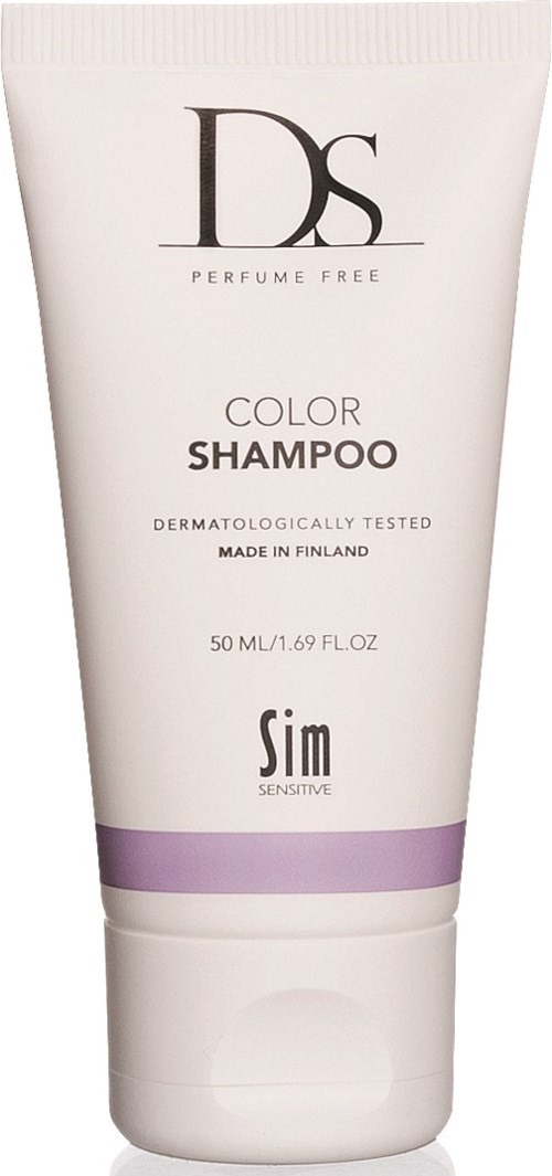 Vit schampoetube med lila rand, märkt 'DS Color Shampoo' för känsligt, parfymfritt hår. Tillverkat i Finland.