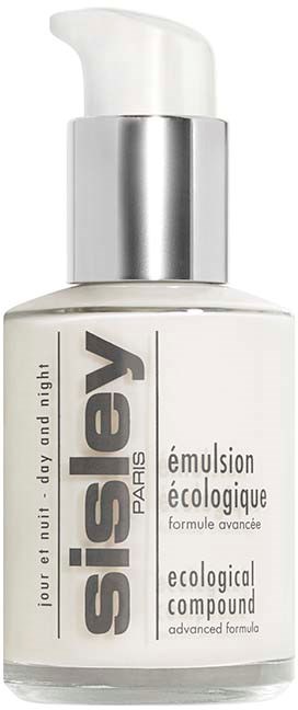Een witte pompflacon met 'Sisley Paris' en 'ecologische emulsie' voor dag en nacht gebruik.