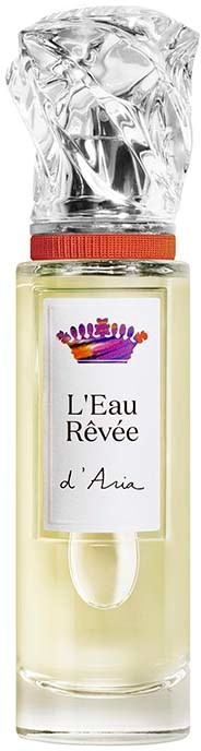 Een kleine parfumfles met doorzichtige dop, rood band en etiket 'L'Eau Rêvée d'Aria' met pipet binnenin.