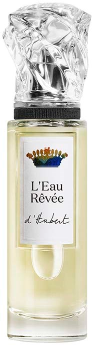 Een parfumfles met een heldere vloeistof, label zegt 'L'Eau Rêvée d'Habilet' en een decoratieve dop.