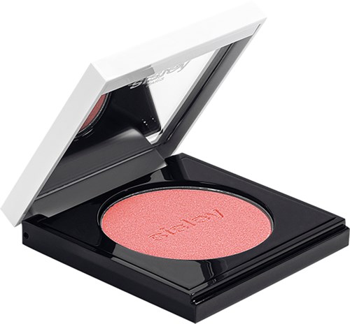 En sminkkompakt med rosa blush og et speil i lokket.