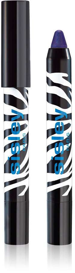 En lila läppstift med en svart och vit zebra randig behållare. Läppstiftet är utsträckt och redo att använda.