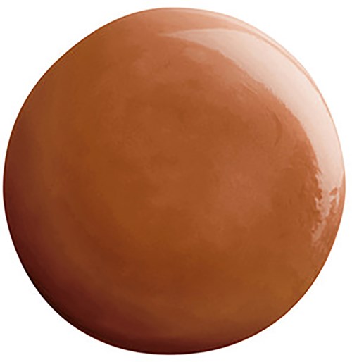 Suuri, kiiltävä punaruskea pallo, jolla on sileä pinta ja heijastuksia. Ei muita esineitä näy.