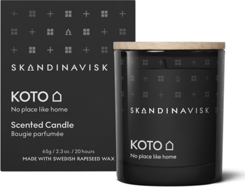 Ein schwarzer Duftkerze und Verpackung im skandinavischen Design, Text sagt 'No place like home' und 'Made with Swedish rapeseed wax.'