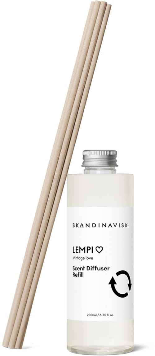 Drei beigen Diffusorstäbchen und eine weiße Flasche mit 'Skandinavisk Lempi' für Duftrefill.