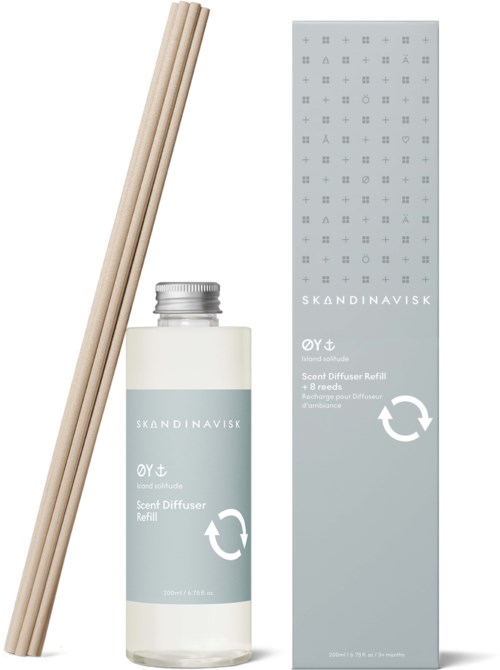 Ein Nachfüllbehälter für Duftdiffusor mit Holzstäbchen und grauer Verpackung von Skandinavisk.
