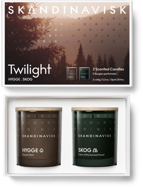 Box with two scented candles, one brown labeled 'HYGGE' and one green labeled 'SKOG', designed for a cozy forest or home feel.