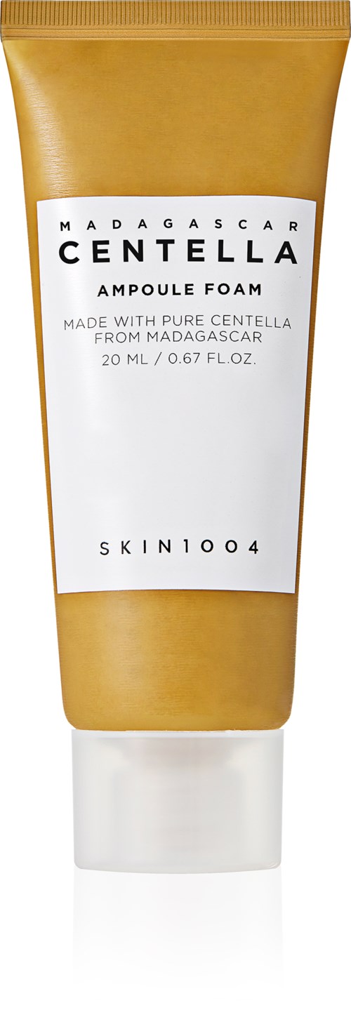 Eine goldene Tube mit Aufschrift 'Madagascar Centella Ampoule Foam' und weißen Text, enthält Hautpflegeprodukt.