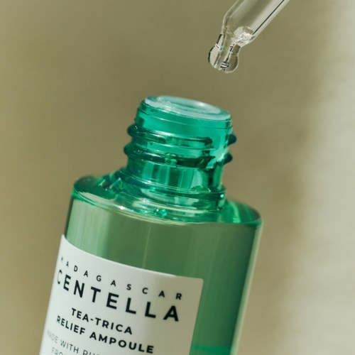 Eine grüne Flasche mit Pipette darüber, Etikett liest 'GENTELLA'.