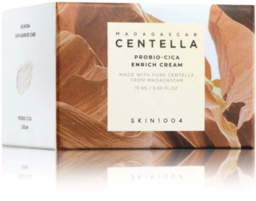 En box med Madagascar Centella berikande kräm med en ökeninspirerad bakgrund och produktinformation på framsidan.