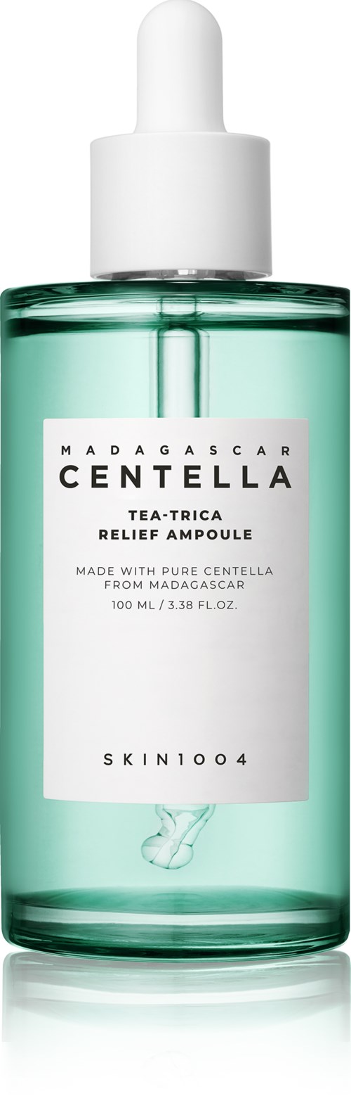 Eine klare Flasche mit Tropfer enthält Madagascar Centella Beruhigungsampulle für die Hautpflege.