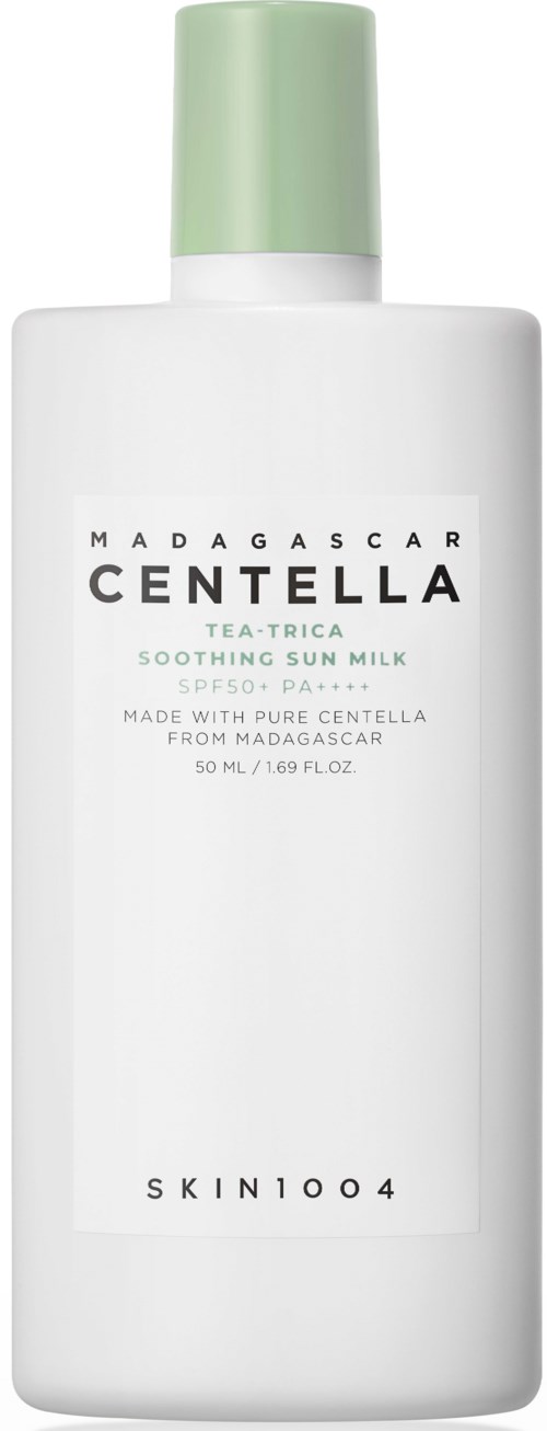 Eine weiße Flasche mit grünem Deckel, beschriftet Madagascar Centella beruhigende Sonnenmilch, mit SPF und aus Madagascar Centella hergestellt.