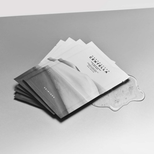 Een stapel brochures of flyers met een landschap van een strand of duinen, getiteld 'CENTELLA' en 'SENSIBLE'.