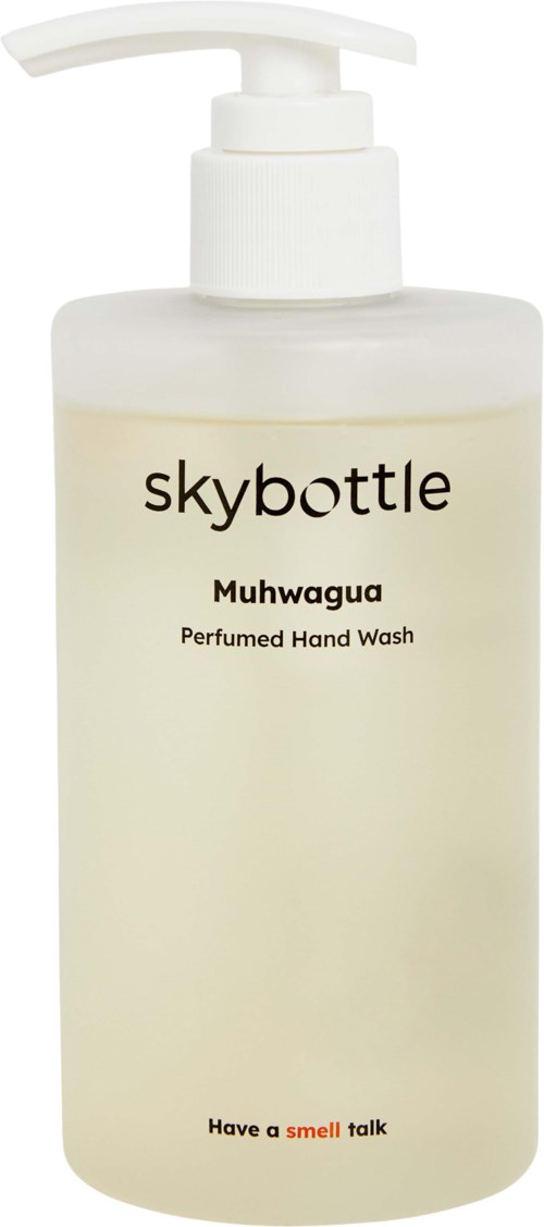 Valkoinen pullo pumppulla sisältää tuoksullisen käsisaippuan nimeltä 'skybottle Muhwagua'.