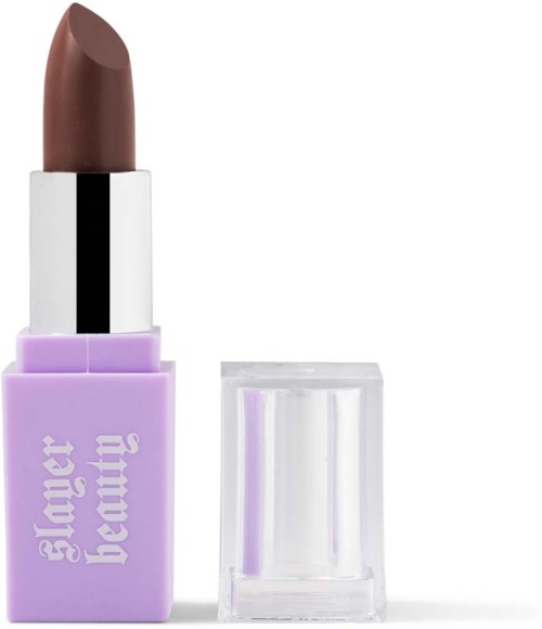 En brun läppstift i en lila och klar behållare med en silverremsa. Behållaren säger ‘glow booty’.