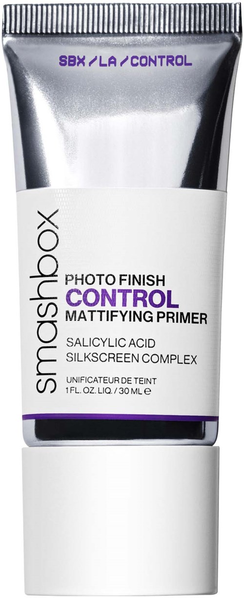 Pulloikka Smashbox Photo Finish Control mattapäivpray ja salisyylihappo, joka auttaa hallitsemaan öljyä ja tasoittamaan ihoa.
