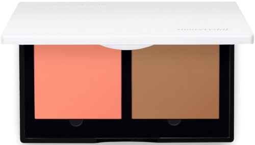 Een compacte make-up palette met twee tinten, een perzik en bruin, in een witte doos.
