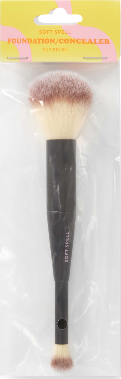 Ein Make-up-Pinsel mit schwarzem Griff und flauschigen weißen und rosa Borsten, in Klarsichtverpackung.