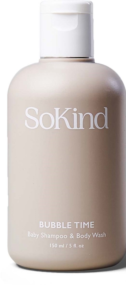 Eine beige Flasche mit weißen Text für SoKind Bubble Time Baby Shampoo und Body Wash.