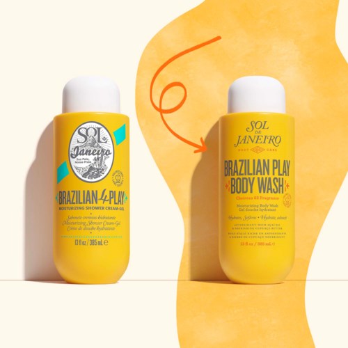 Zwei gelbe Flaschen Brazilian Play Body Wash von Sol Janeiro auf weißem und gelbem Hintergrund.