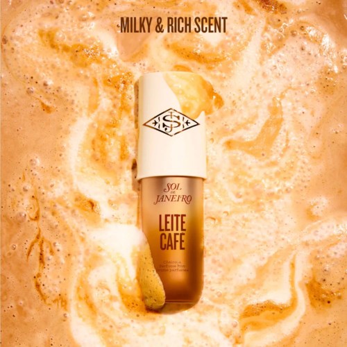 En flaska av Leite Cafe flytande med mjölkskum i bakgrunden och en textöverlägg som säger Milky & Rich Scent.