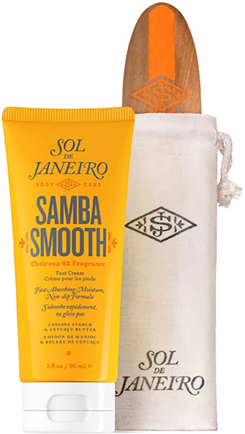 En gul kroppslotionrör med namnet 'Samba Smooth' och en träsko-skrubbborste i en tygpåse.