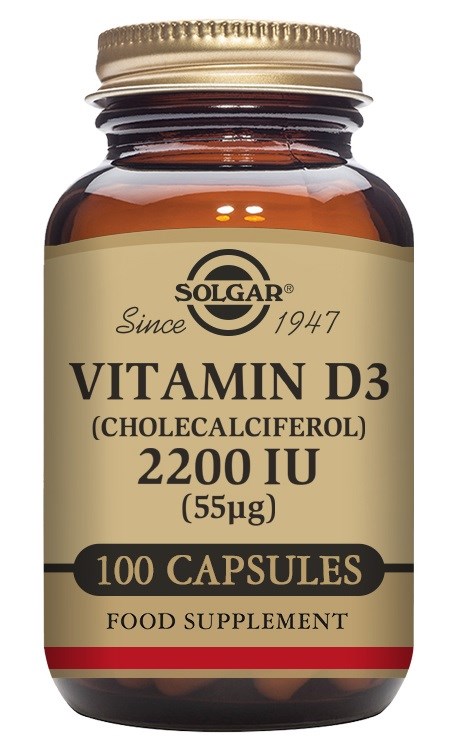 En brun flaske merket Solgar Vitamin D3, 2200 IU, inneholder 100 kapsler, ment som kosttilskudd.