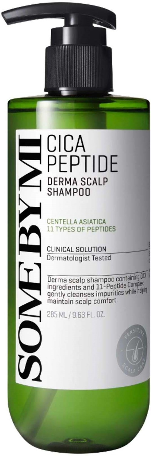 Grønn flaske med SOMBY MI CICA PEPTIDE Derma Scalp Shampoo med svart pumpe.