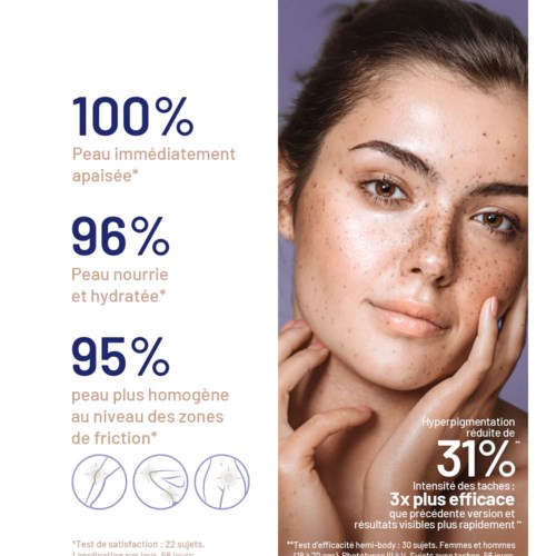 A woman with clear skin and freckles, touching her face gently, promoting skincare benefits listed in French.